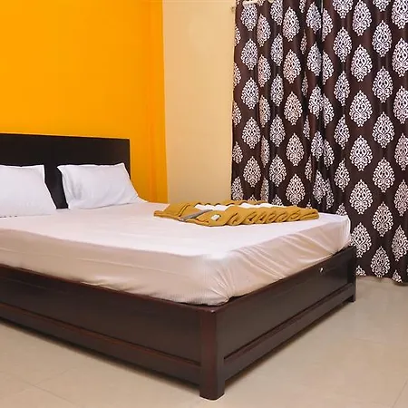 Hotel Breeze Inn
